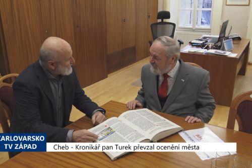 Foto: Cheb: Kronikář pan Turek převzal ocenění města (TV Západ)