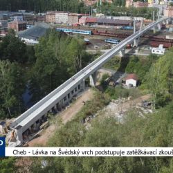 Cheb: Lávka na Švédský vrch podstupuje zatěžkávací zkoušky (TV Západ)