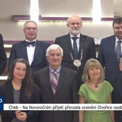Cheb: Na Novoročním přijetí převzala ocenění čtveřice osobností (TV Západ)