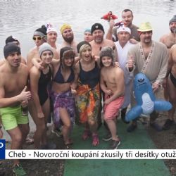Cheb: Novoročního koupání se zúčastnily tři desítky otužilců (TV Západ)