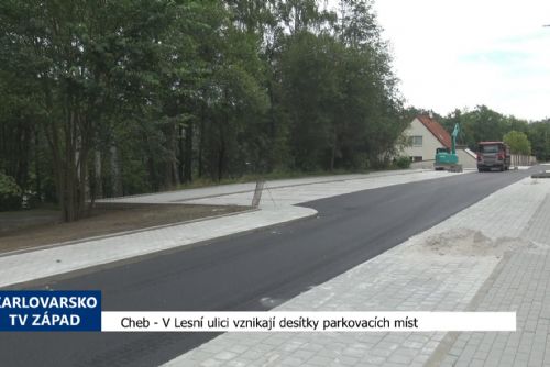 Foto: Cheb: V Lesní ulici vznikají desítky nových parkovacích míst (TV Západ)