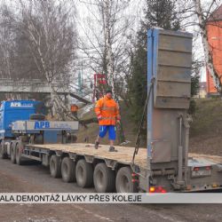 Cheb: Začala demontáž lávky přes koleje (TV Západ)