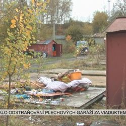 Cheb: Začalo odstraňování plechových garáží za viaduktem (TV Západ)