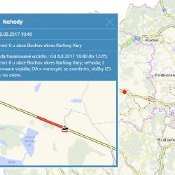 Karlovarsko: Nehoda motorkáře komplikuje dopravu