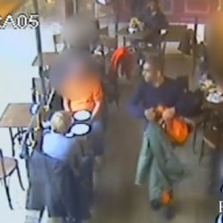 Karlovy Vary: Dva muži odcizili peněženku. Poznáte je na videu?