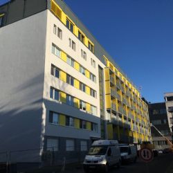 Karlovy Vary: Nemocnice dočasně uzavřela lůžkové infekční oddělení. Chybí sestry