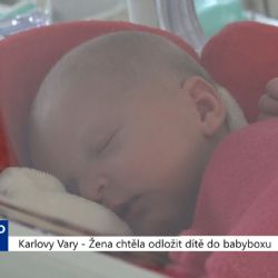 Karlovy Vary: Žena chtěla odložit dítě do babyboxu (TV Západ)