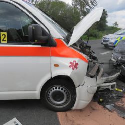 Mariánské Lázně: Při nehodě se sanitkou byly zraněny dvě osoby