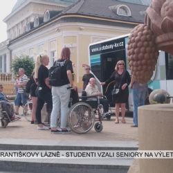 Sokolov, Františkovy Lázně: Studenti vzali seniory na výlet do lázní (TV Západ)