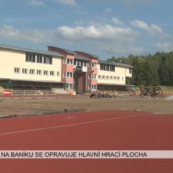 Sokolov: Na Baníku se opravuje hlavní hrací plocha (TV Západ)