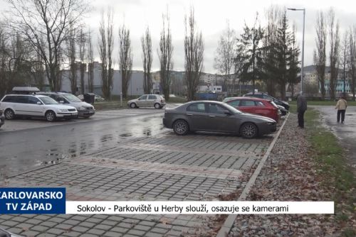 Foto: Sokolov: Parkoviště u Herby slouží, osazuje se kamerami (TV Západ)