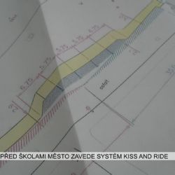 Sokolov: Před školami město zavede systém Kiss and Ride (TV Západ)
