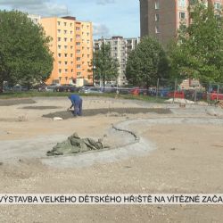 Sokolov: Výstavba velkého dětského hřiště na Vítězné začala (TV Západ)