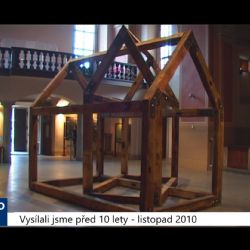 2010 – Sokolov: Dřevěné spojené domy stojí v kostele (4198) (TV Západ)