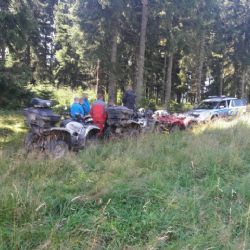 Abertamy: Policisté dopadli pět cizinců na čtyřkolkách