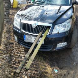 Abertamy: V podnapilém stavu poškodil dvě vozidla