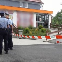 Aš, Doubrava: Loupež. Na prodavačku mířil zbraní