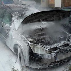 Aš: Hasiči likvidovali požár auta