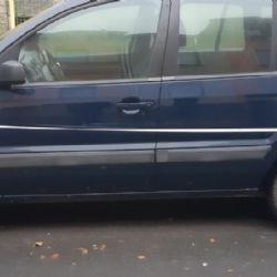 Aš: Nožem poničila zaparkovaná vozidla