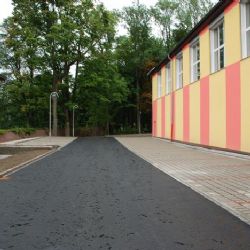 Aš: Parkoviště u sportovní haly je hotové