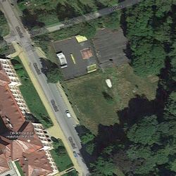 Aš: Pozemek opuštěného školního hřiště bude využit na vybudování parkoviště 