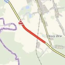 Aš: Pozor! Silnici blokuje stádo krav