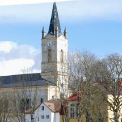 Aš: Roky prázdná školní budova by mohla sloužit k bydlení