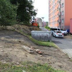 Aš: U domu s pečovatelskou službou se staví parkoviště