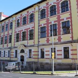 Aš: V bývalé škole vzniká prvních 12 bytů