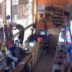 Aš: Vloupal se do obchodu. Odnesl si přes 300 tisíc