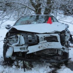 Ašsko: Nepřizpůsobila rychlost. Nabourala protijedoucí vozidlo