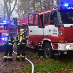 Bezohlednost řidičů při nesprávném parkování je komplikací při zásahu hasičů