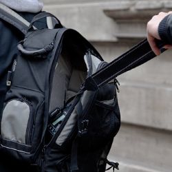 Blíží se vánoční svátky. Policisté varují před kapsáři