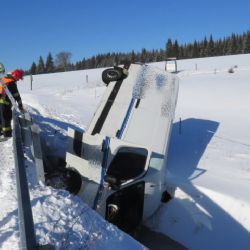 Boží Dar: Nepřizpůsobil rychlost, skončil v místní říčce