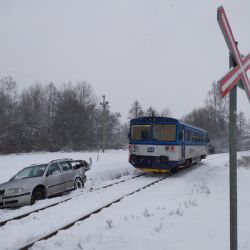 Božičany: Střet vlaku s osobním vozidlem 