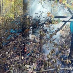 Bukovany, Ostrov: Hasiči likvidovali požár přístřešků bezdomovců