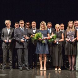 Ceny za zvládnutí koronavirové krize převzali zdravotníci i složky IZS