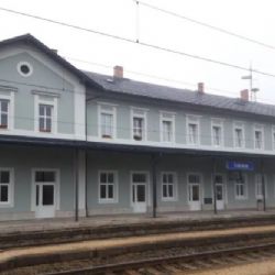 Cestující na železnici v kraji vítají dvě nové nádražní budovy