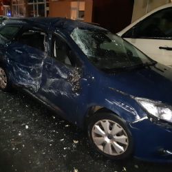 Cheb: Autobusem poničil 11 zaparkovaných vozidel