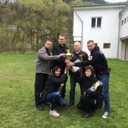 Cheb, Březová: Strážníci si ze střelecké soutěže přivezli putovní pohár