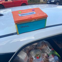 Cheb: Děti malují osamělým seniorům obrázky