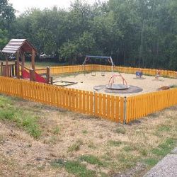 Cheb: Dětská hřiště dostávají oplocení