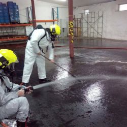 Cheb: Dnes došlo v areálu jedné firmy k úniku neznámé látky