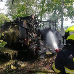 Cheb: Hasiči dnes likvidovali požár traktoru