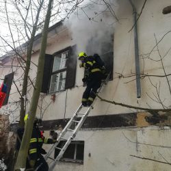 Cheb: Hasiči dnes likvidovali požár v nočním podniku