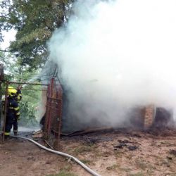 Cheb: Hasiči likvidovali požár chatky