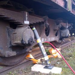 Cheb: Hasiči trénovali vyprošťování na vlaku ze skutečné nehody