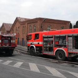 Cheb: Hasiči zasahovali u požáru v bývalém areálu KOVO