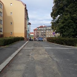 Cheb: Komunikace v ulicích Bezručova a Obětí nacismu prochází úpravami