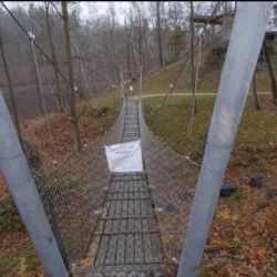 Cheb: Lávka v Goethově lesoparku je uzavřena